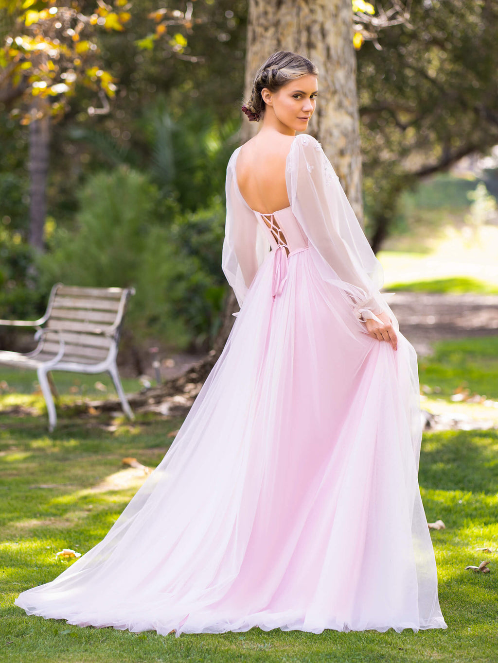 Robe de bal longue en tulle à manches bouffantes et corset