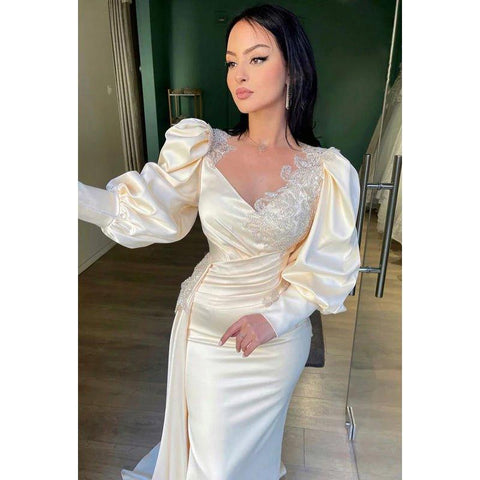 Vestido formal de fiesta de alta costura con mangas largas, escote en V, abertura lateral y corte en V