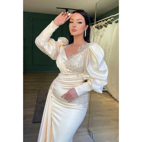 Vestido formal de fiesta de alta costura con mangas largas, escote en V, abertura lateral y corte en V