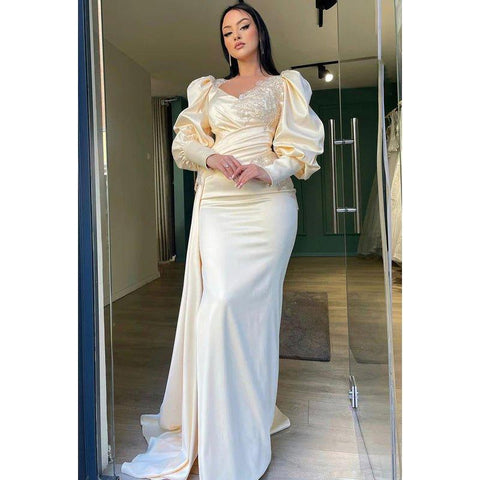 Vestido formal de fiesta de alta costura con mangas largas, escote en V, abertura lateral y corte en V