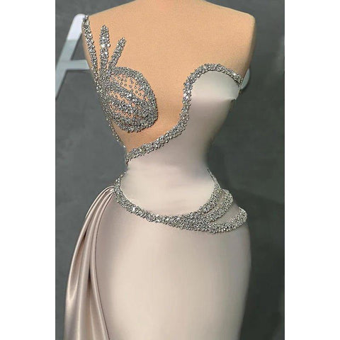 Vestido de fiesta formal con escote en V, sin mangas y alta costura adornada