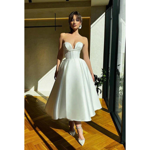 Robe de bal élégante et formelle, col en V, coupe trapèze, sans manches, sans bretelles