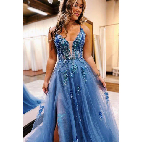 Vestido de fiesta de tul con escote en V, corte A, tirantes cruzados y apliques, de alta costura y ornamentado.