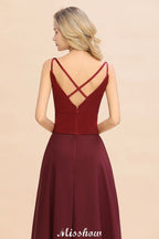 Vestido de noche largo de satén color burdeos con espalda cruzada y escote sin espalda para dama de honor