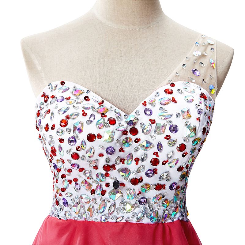 Robe de soirée asymétrique en mousseline à cristaux, coupe trapèze, épaule dénudée, ornée de cristaux