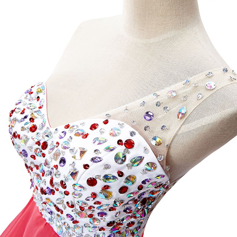 Robe de soirée asymétrique en mousseline à cristaux, coupe trapèze, épaule dénudée, ornée de cristaux