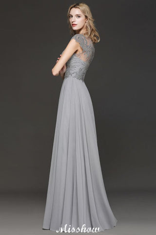 Robe de soirée maxi dos nu à encolure cœur et fente latérale ornée de cristaux, coupe trapèze, idéale pour un mariage ou une fête.