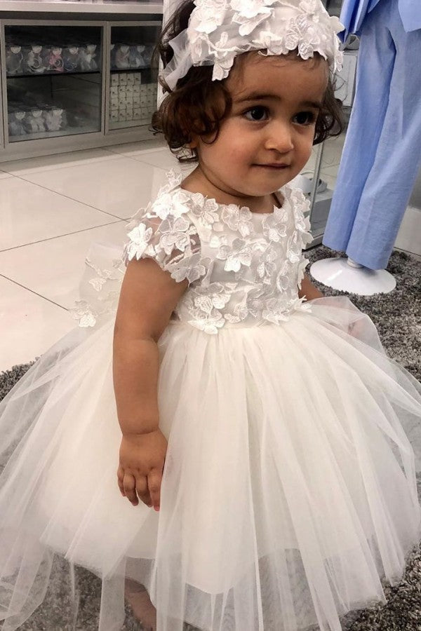 Lindo vestido de niña de las flores de corte A, escote barco, manga corta, apliques de encaje, perlas y tul con lazo.