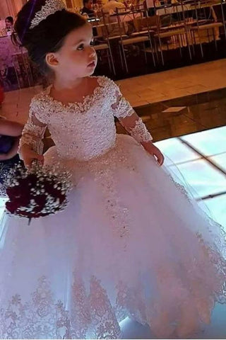 Lindo vestido de niña de las flores de tul con mangas largas y apliques de encaje, estilo gala.