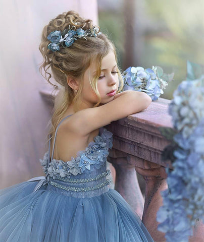 Lindos vestidos largos de princesa de tul azul grisáceo sin tirantes para niña de las flores