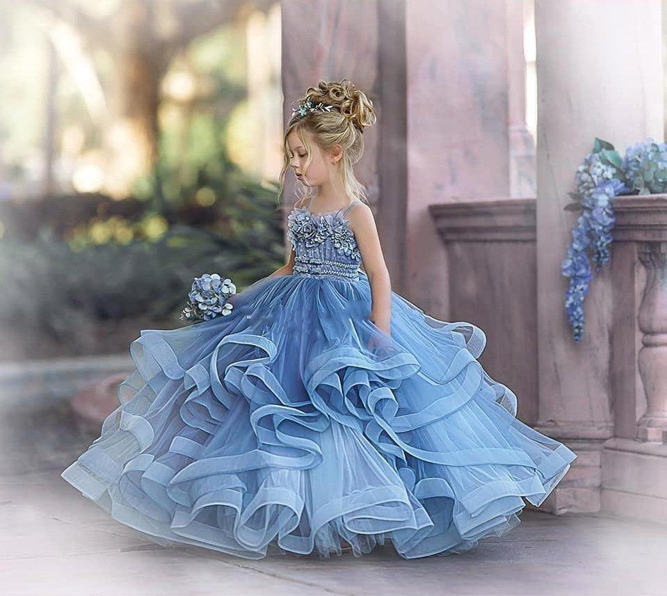 Adorables robes de demoiselle d'honneur longues en tulle bleu poudré sans bretelles, style princesse, pour princesse.