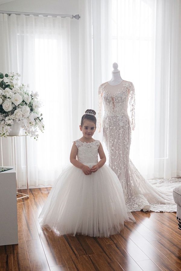 Lindo vestido largo de baile color marfil, de tul sin mangas, para niña de las flores