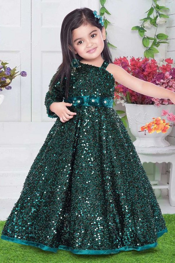Lindo vestido largo de niña de las flores, corte en A, un solo hombro, manga larga, lentejuelas y fajín