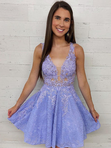 Robe de bal courte violette mignonne à col en V et dentelle