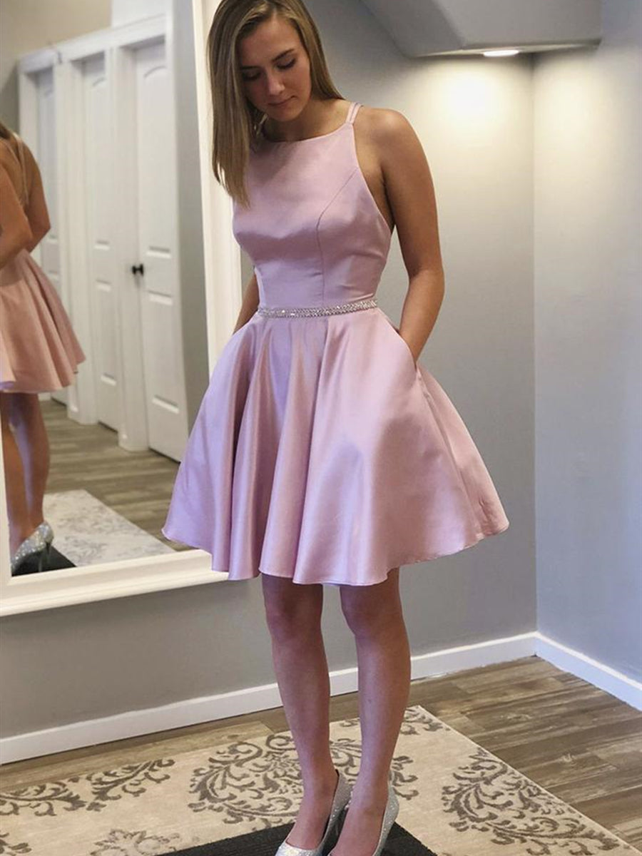 Robe de bal courte trapèze dos nu en satin avec poche
