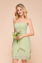 Robe de demoiselle d'honneur mini en mousseline de soie, sans manches, coupe ajustée, à volants, mignonne et moulante. Robe d'invitée de mariage.