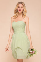 Robe de demoiselle d'honneur mini en mousseline de soie, sans manches, coupe ajustée, à volants, mignonne et moulante. Robe d'invitée de mariage.