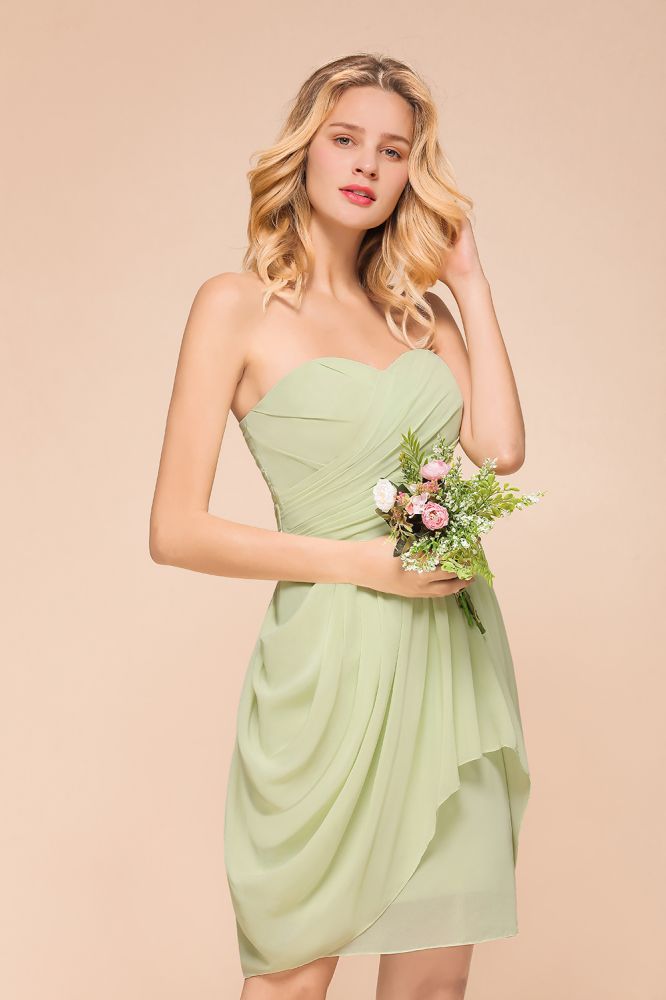 Robe de demoiselle d'honneur mini en mousseline de soie, sans manches, coupe ajustée, à volants, mignonne et moulante. Robe d'invitée de mariage.