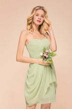 Robe de demoiselle d'honneur mini en mousseline de soie, sans manches, coupe ajustée, à volants, mignonne et moulante. Robe d'invitée de mariage.