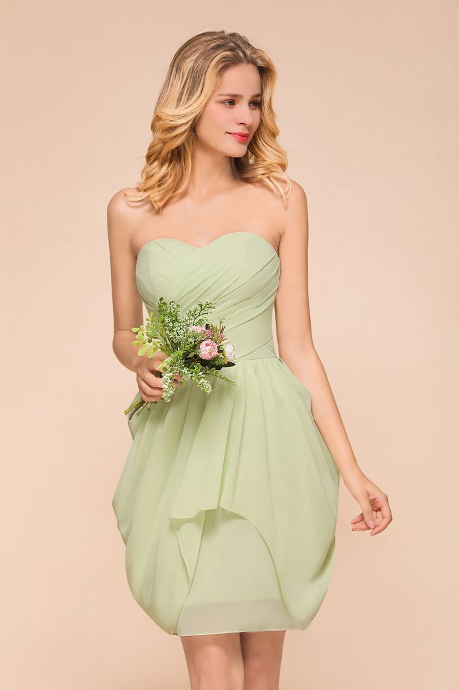 Robe de demoiselle d'honneur mini en mousseline de soie, sans manches, coupe ajustée, à volants, mignonne et moulante. Robe d'invitée de mariage.