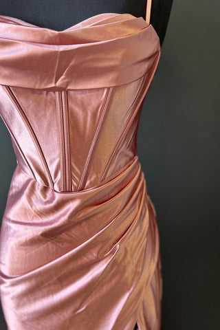 Robe de bal sirène en satin à fines bretelles et fente