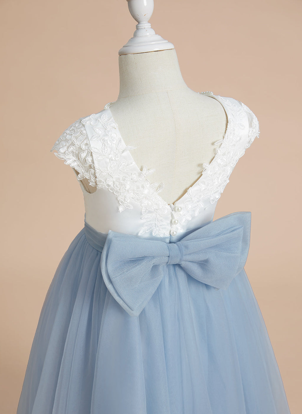 Vestido de niña de las flores para la Primera Comunión, corte en A, satén y tul, hasta la rodilla. 