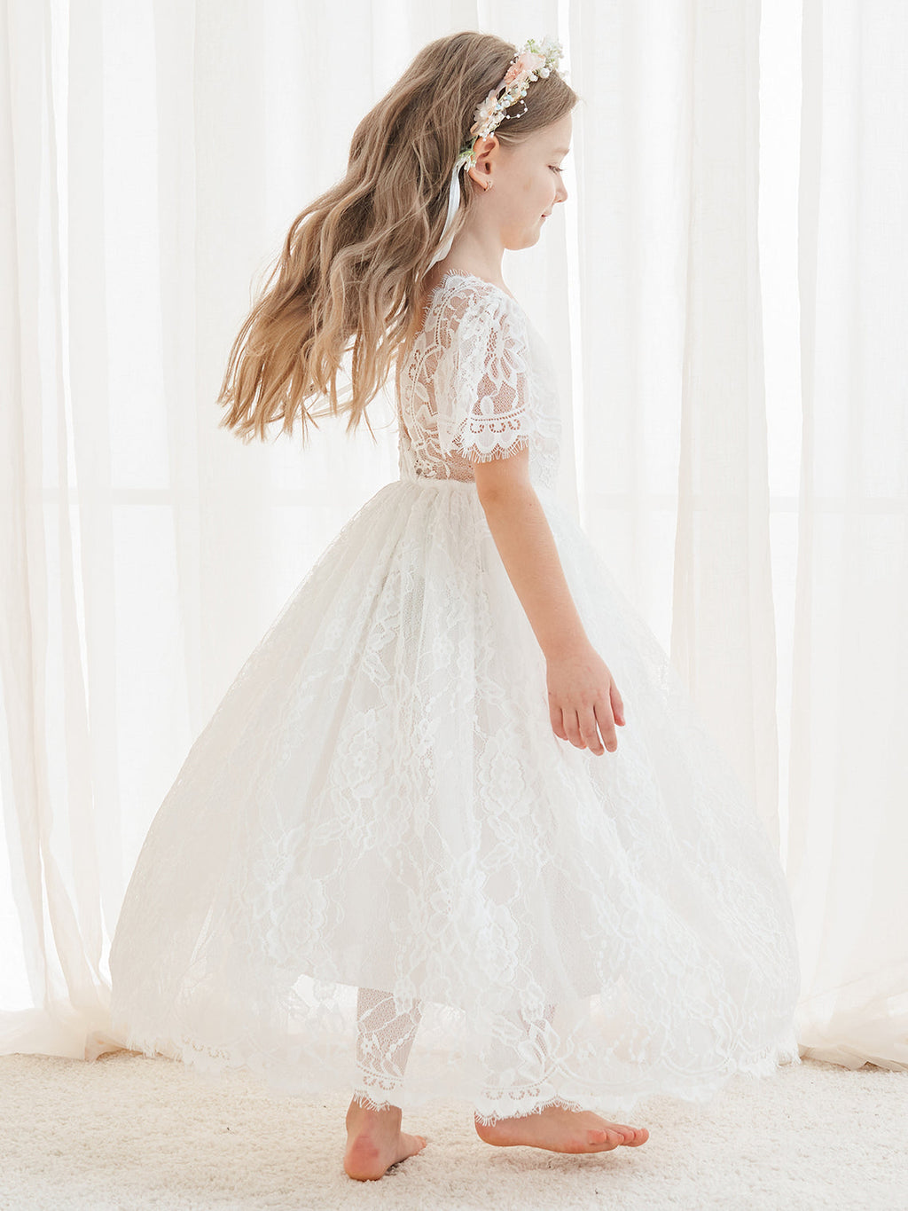 Vestido boho de niña de las flores color marfil, corte en A, de encaje y largo hasta el tobillo 
