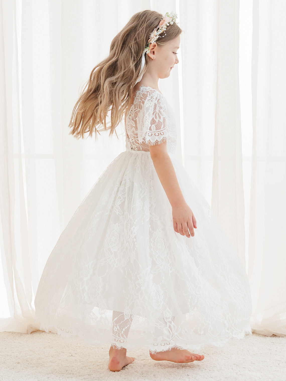 Vestido boho de niña de las flores color marfil, corte en A, de encaje y largo hasta el tobillo 