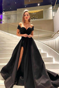 Robe de bal noire à épaules dénudées et fente lacée en ligne