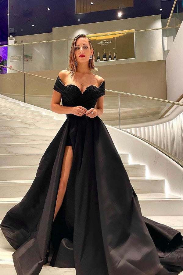 Robe de bal noire à épaules dénudées et fente lacée en ligne