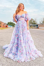 Magnifique robe de bal bustier rose à imprimé floral, coupe trapèze, épaules dénudées et traîne.