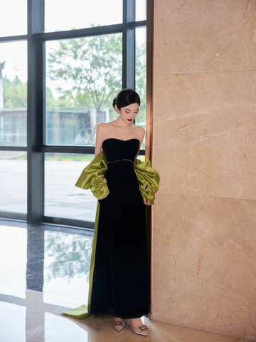 Precioso vestido largo de fiesta negro sin tirantes de satén con lazo Y8594