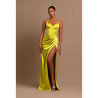 Robe de soirée longue froncée à col licou et décolleté en cœur avec fente sur la cuisse