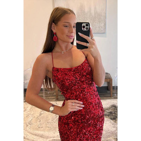 Vestido de fiesta largo burdeos con lentejuelas y tirantes cruzados en corte trompeta/sirena