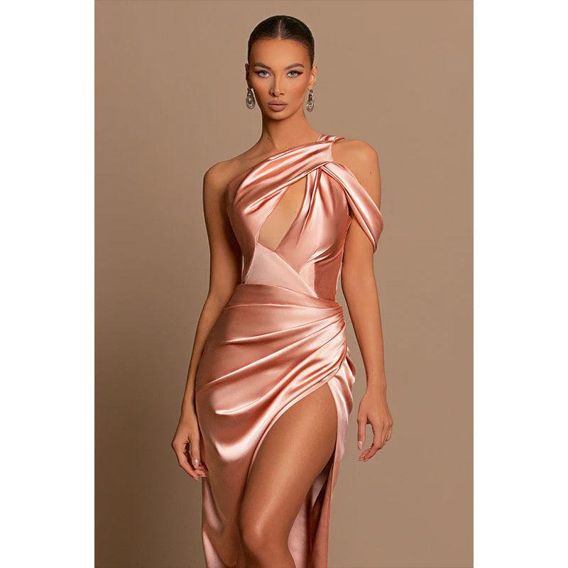 Vestido de noche formal largo de satén plisado con un solo hombro y corte tubo/columna 