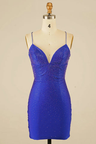 Vestido corto ajustado azul real con cuello halter y cuentas para baile de bienvenida