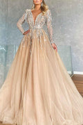 Robe de bal champagne à manches longues en tulle ornée de perles