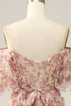 Magnifique robe de bal bustier rose à imprimé floral, coupe trapèze, épaules dénudées et traîne.