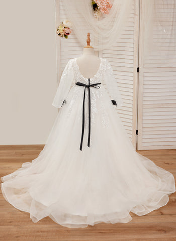 Vestido de niña de las flores para la Primera Comunión, corte en A, de tul con cola de barrido, color marfil. 