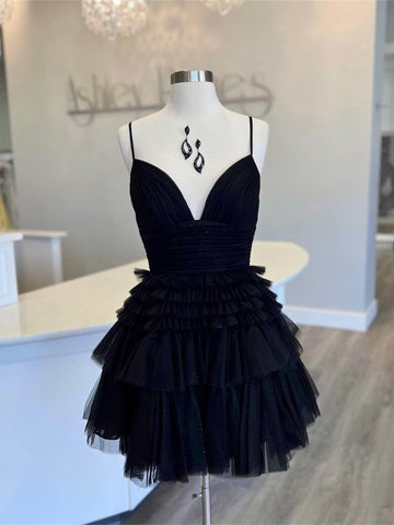 Vestido corto de fiesta de bienvenida con escote en V profundo y corte en A, de corte asimétrico y volantes.