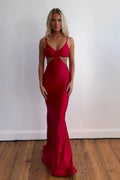 Robe de bal longue sirène en satin à fines bretelles et découpes