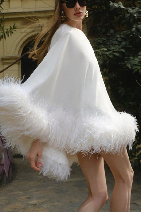Robe mini de soirée asymétrique à ourlet plume Vegas Living 