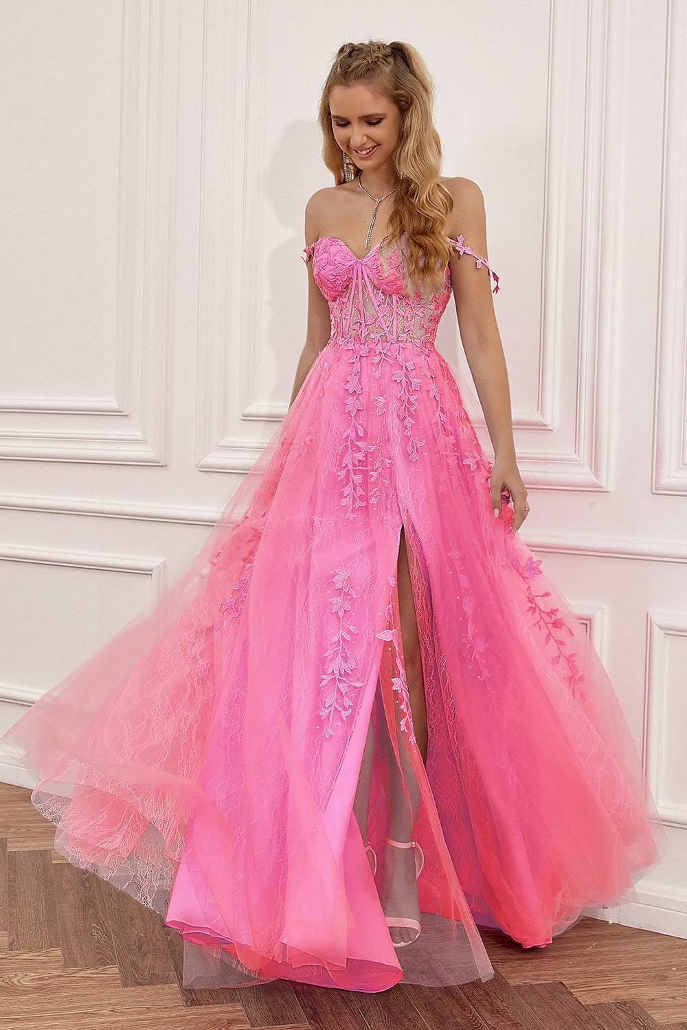 Robe de bal épaules dénudées avec appliques