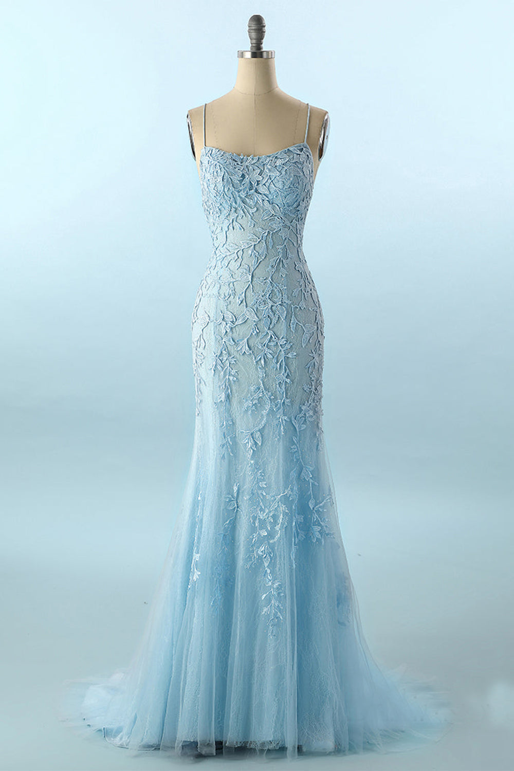 Robe de bal dos nu à fines bretelles