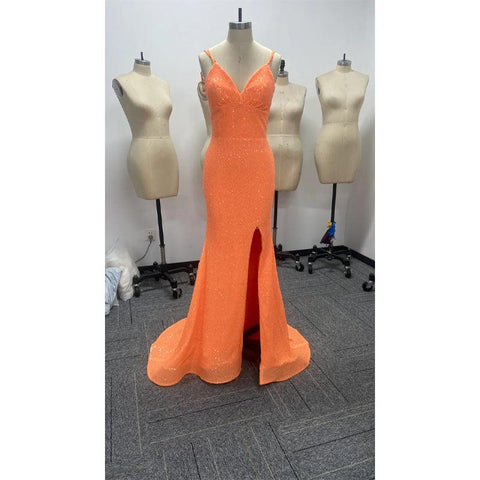 Robe de bal scintillante à bretelles spaghetti et col en V