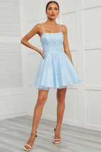 Robe de bal courte en tulle avec appliques