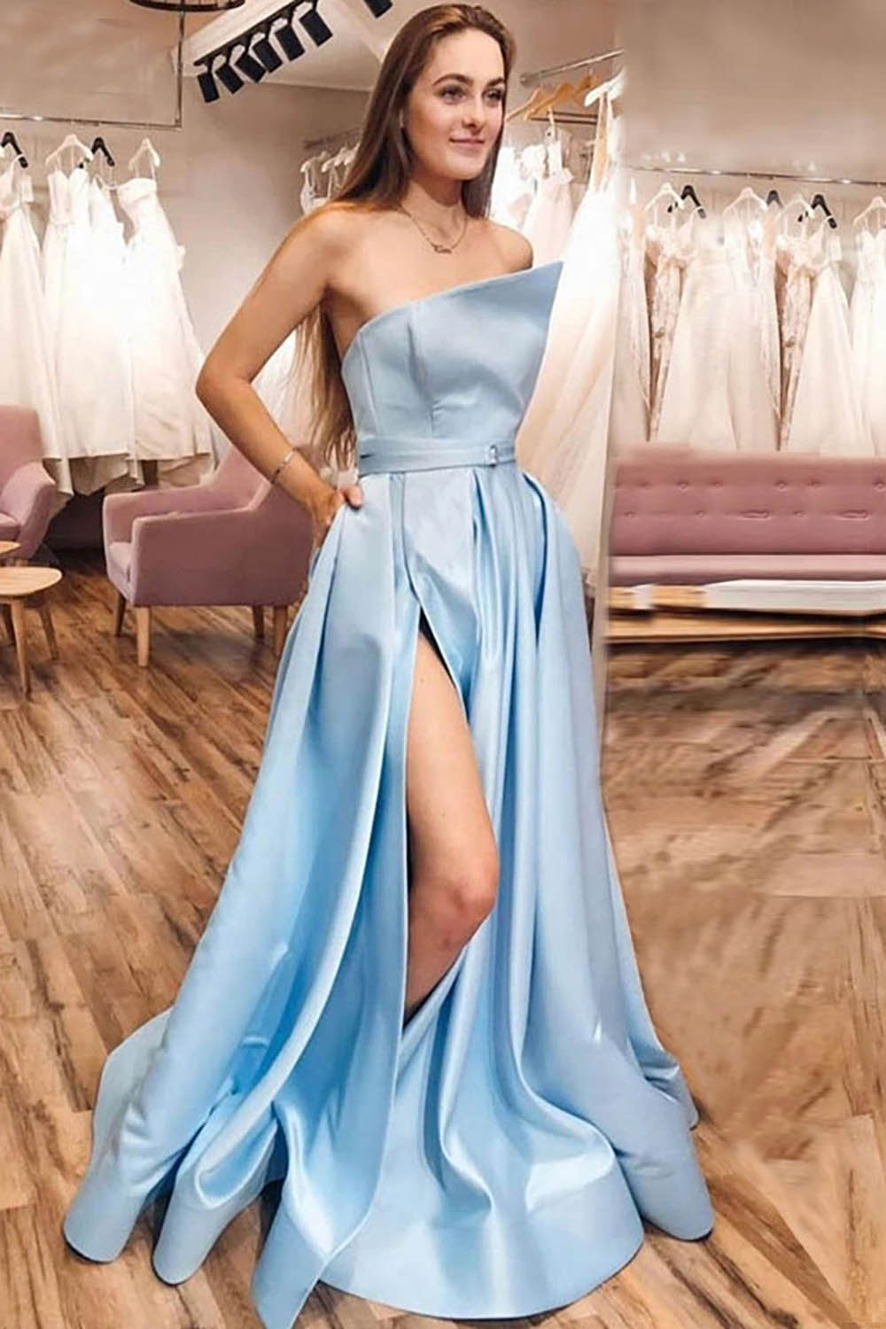 Vestido largo de fiesta azul sin tirantes, corte en A, con abertura