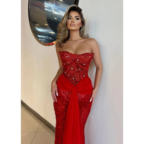 Robe de soirée fourreau rouge à bretelles, paillettes, perles, tulle illusion 