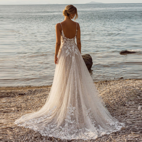 Vestido de novia moderno VIKTORIA para novia, con escote corazón, tirantes finos y botones. Vestido de novia para mujer, personalizable.