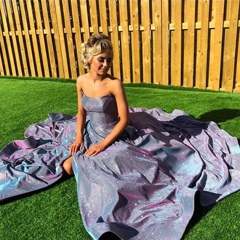 Vestido de fiesta largo de satén morado sin tirantes, corte en A, con lentejuelas y abertura 